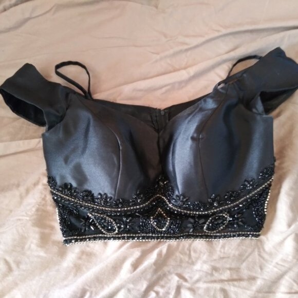 2 piece outfit (Top & Skirt) - Picture 5 of 7